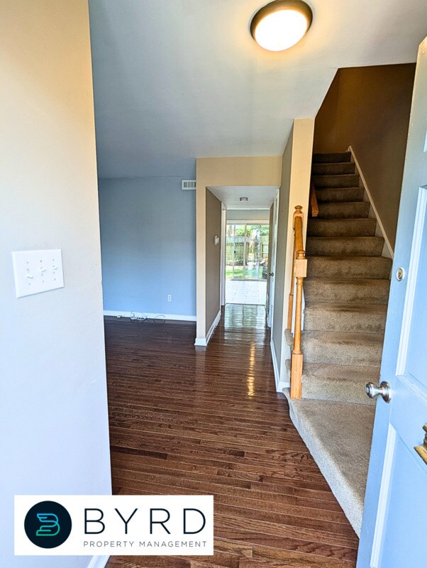 Building Photo - 2249 Cresthaven Ct