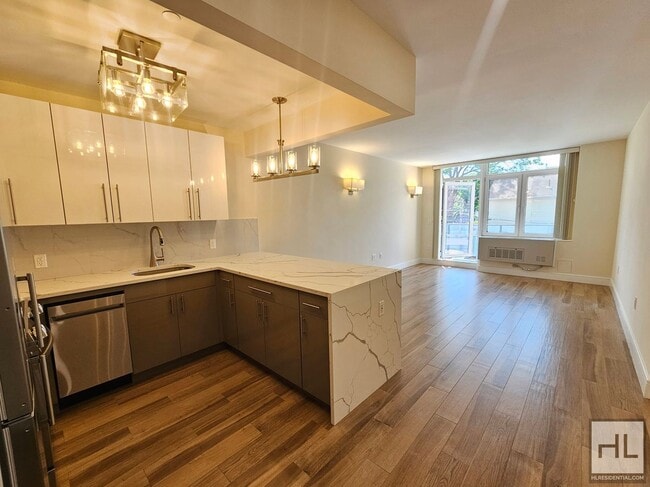 Building Photo - Modern 1-Bedroom with Balcony in Prime Nor...