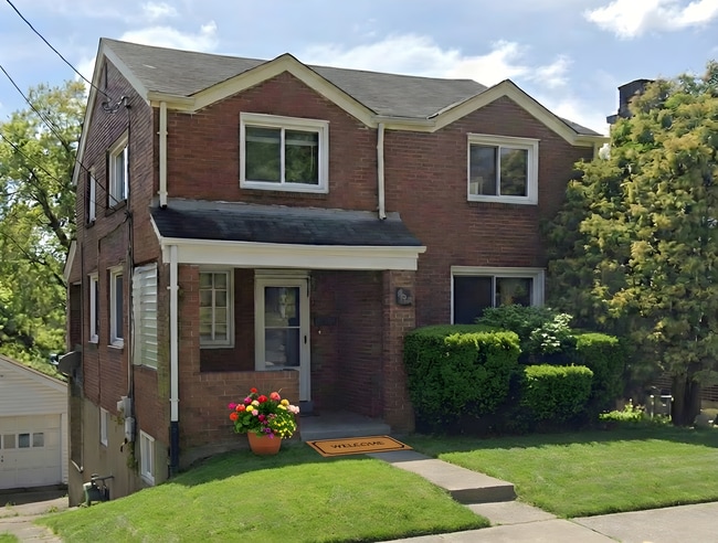 3 Bed/1 Bath Single Family Home in Clairton - 3 Bed/1 Bath Single Family Home in Clairton