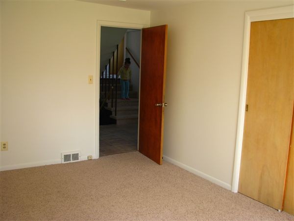 Building Photo - 4 br, 2 bath 4plex - 852 Houseman