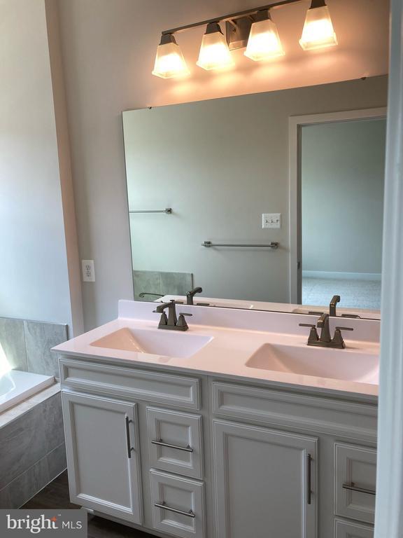 Foto del edificio - 5942 Garden Walk Dr