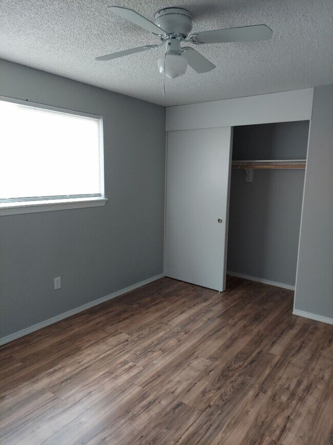 Building Photo - Charming Two Bedroom Flat Close to Downtown Vancouver