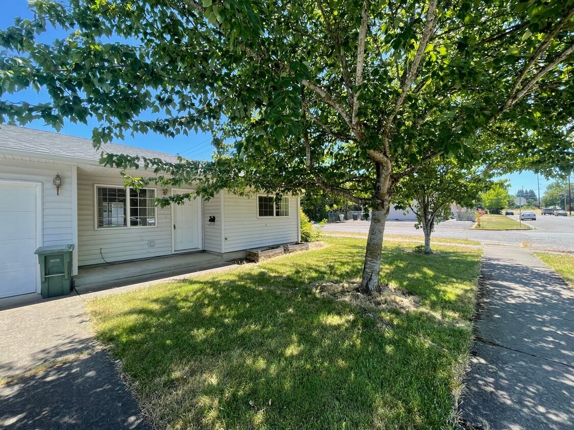 Primary Photo - 1045-1055-1065 3rd St