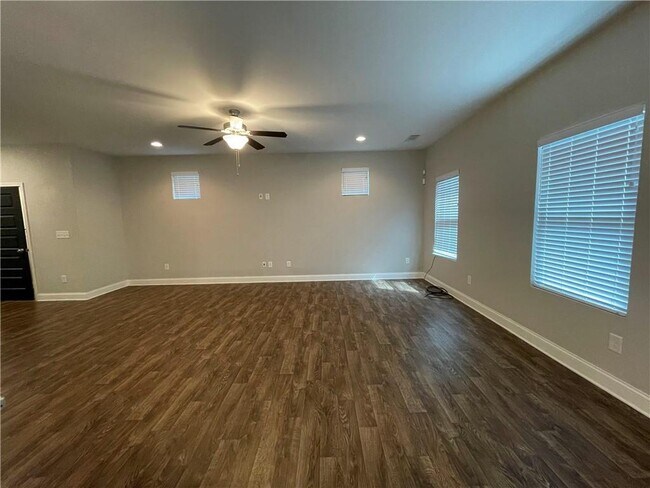 Foto del edificio - 301 Omnia Ridge Way