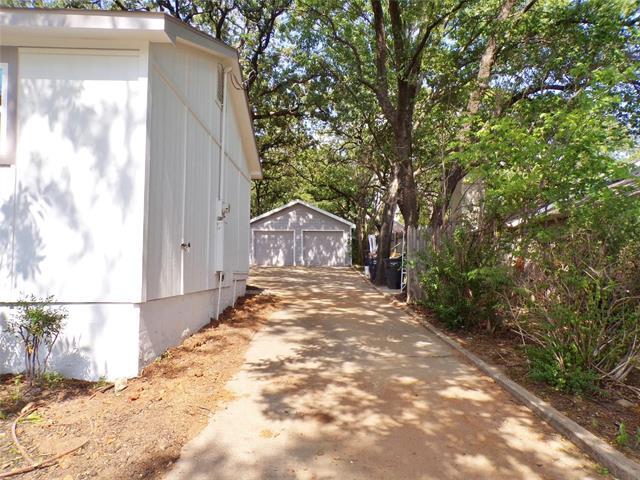 Building Photo - 2004 Bluebonnet Dr