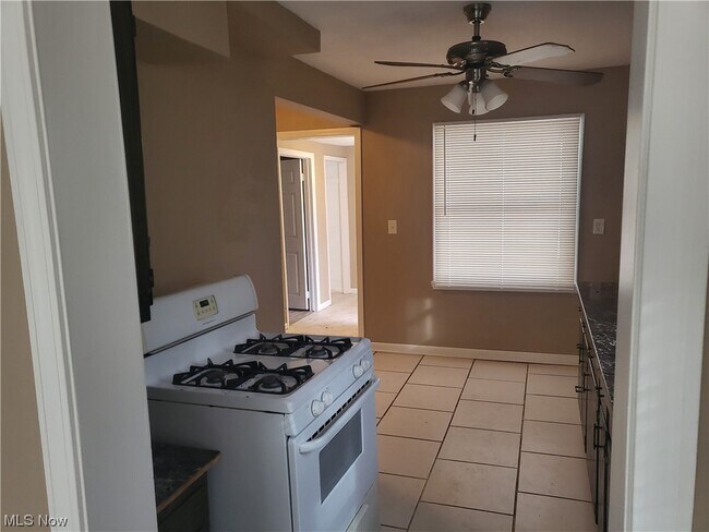 Foto del edificio - 12702 Bennington Ave