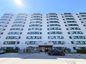 Building Photo - 600 Grenfell Dr