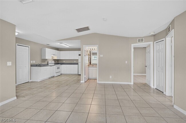 Foto del edificio - 848 Holmes Ave