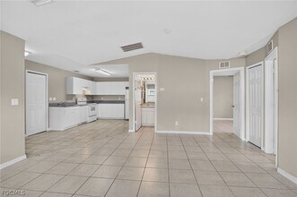 Building Photo - 848 Holmes Ave