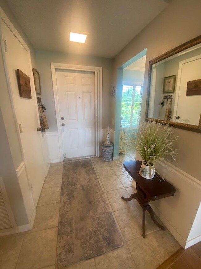 Building Photo - 2 bedroom 2 bathroom Seven Lakes Condo