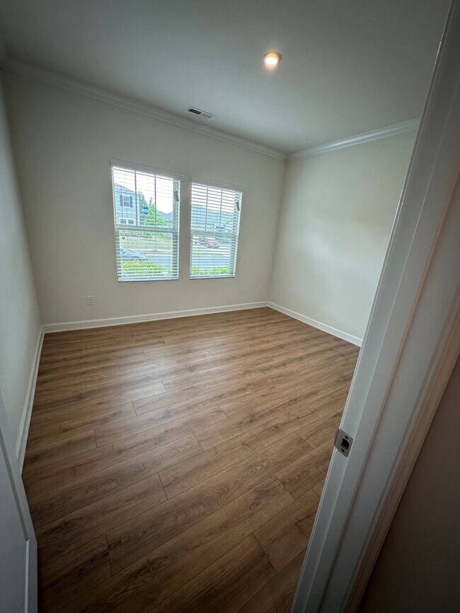 Building Photo - 3 Bedroom Single Family Home in Charlotte