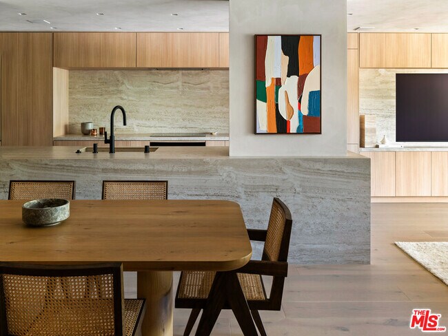 Foto del edificio - 8787 Shoreham Dr