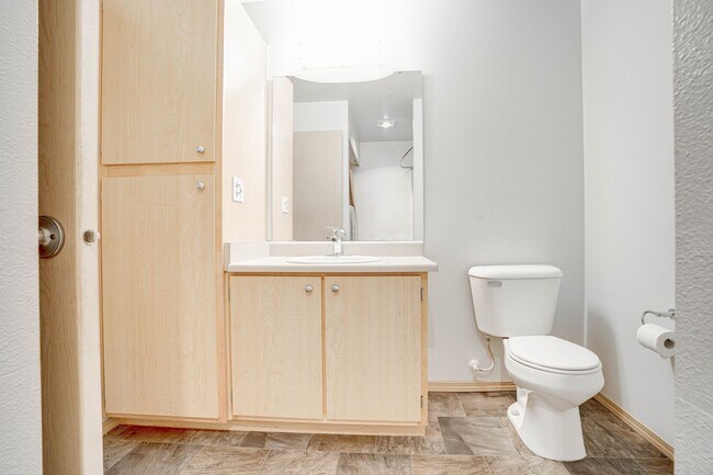 Building Photo - Bothell Condo 2 Bedroom 2 Bathroom $2150/mo.