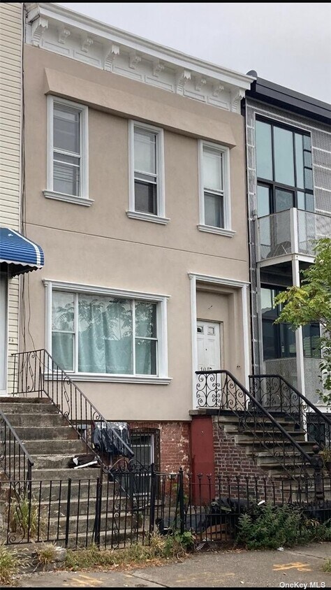 Primary Photo - 1047 Halsey St