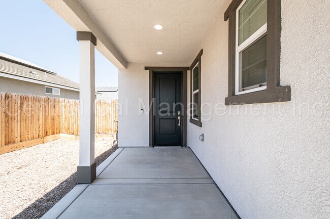 Building Photo - 4 Bedroom/3 Bath Home with Solar in Commun...