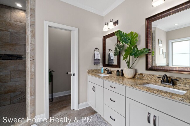 Building Photo - 4 br, 3.5 bath House - 320 South Stonecrop