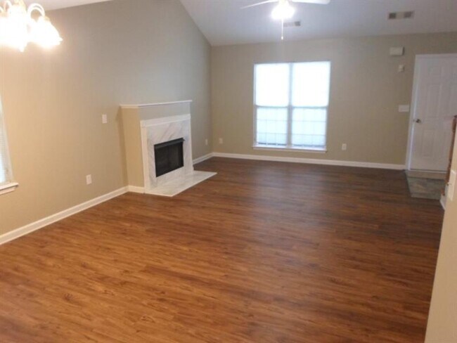 Building Photo - 202 Woodland Way