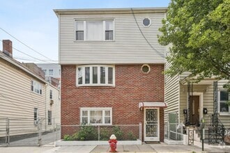 Building Photo - 529 38th St