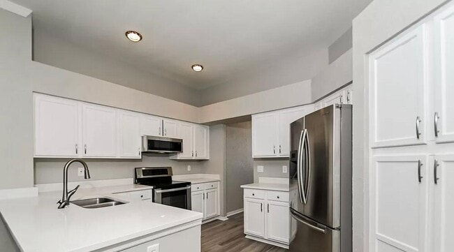 Building Photo - 10423 Nightengale Dr