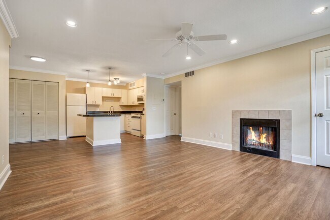 Foto del edificio - 370 Lake Tahoe Ct