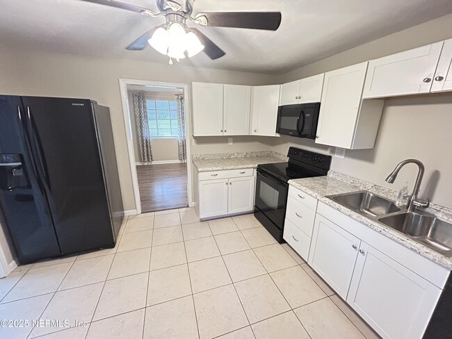 Building Photo - 3958 Hunter Cir