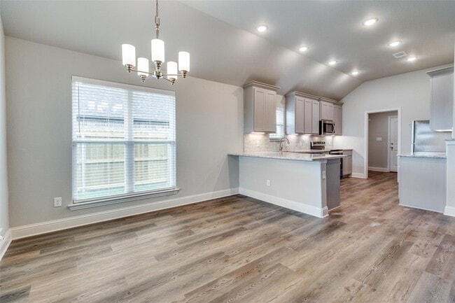 Foto del edificio - 2802 Clover Dr