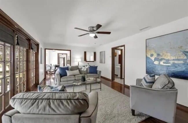Foto del edificio - 9332 Windy Ridge Rd