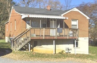 Building Photo - 204 Broce Dr