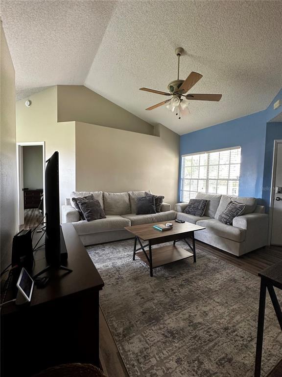 Foto del edificio - 10325 Crystal Point Dr