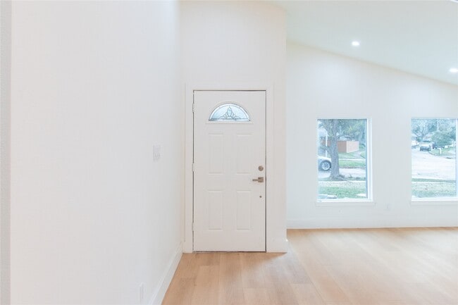 Building Photo - 15411 Sierra Valle Dr