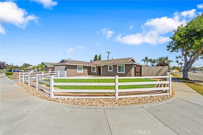 Foto del edificio - 5892 Meadowlark Dr
