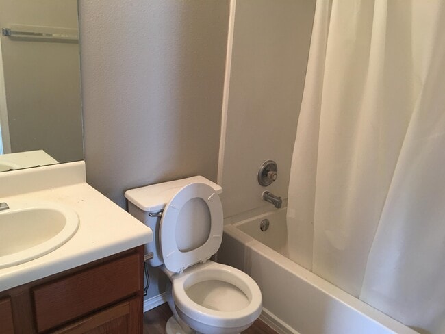 Building Photo - 606 Diamond Falls