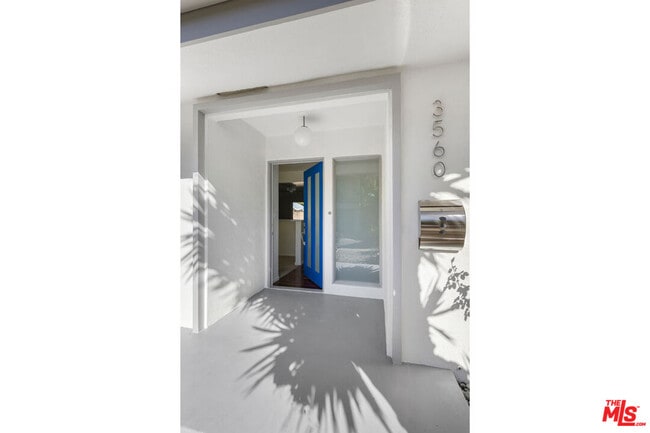 Building Photo - 3560 Verdugo Vista Terrace