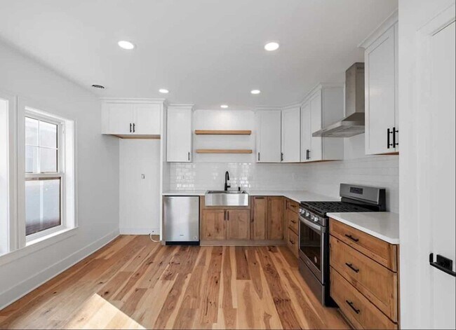 Foto del edificio - Welcome to this charming 3 bedroom, 3 bath...