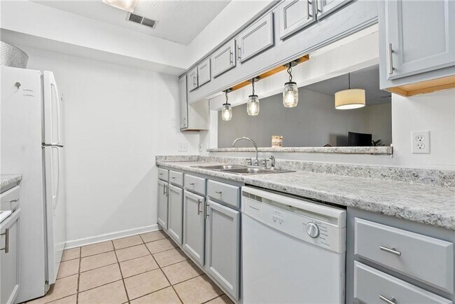 Foto del edificio - 1096 Chinook St