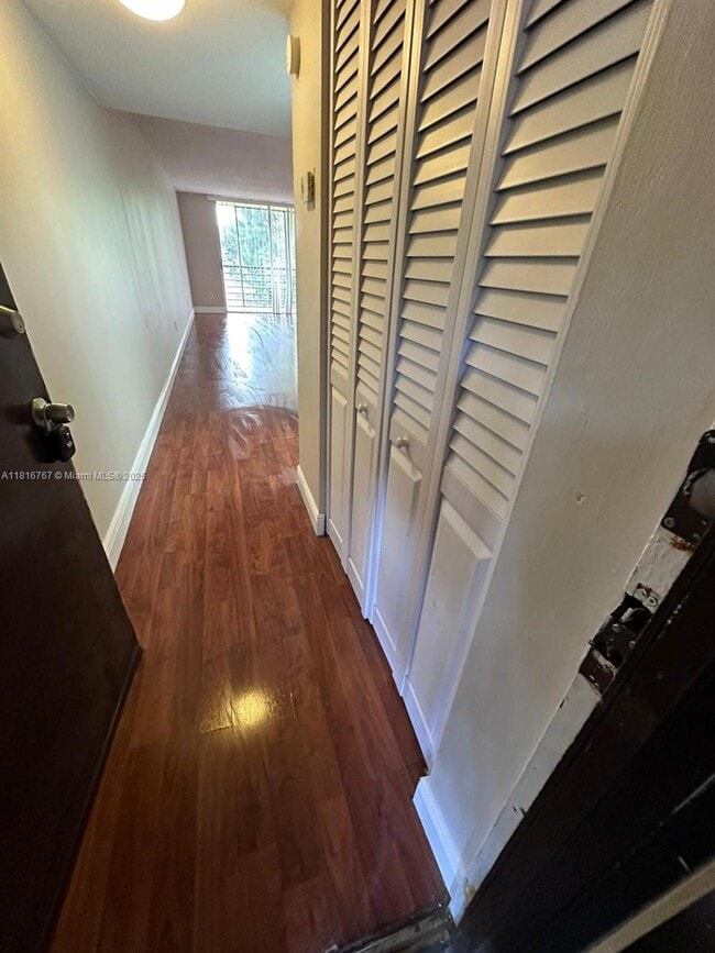 Foto del edificio - 3390 Foxcroft Rd
