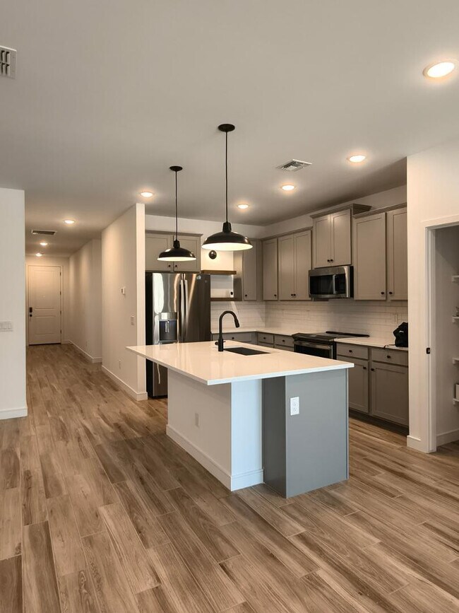 Foto del edificio - 23414 W Raymond St