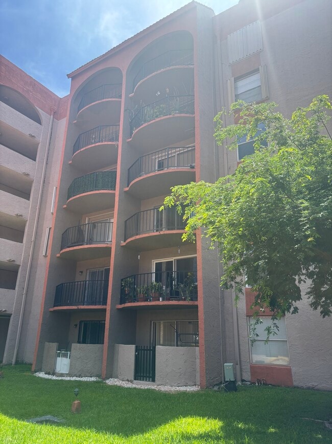 Foto del edificio - 5201 NW 7th St