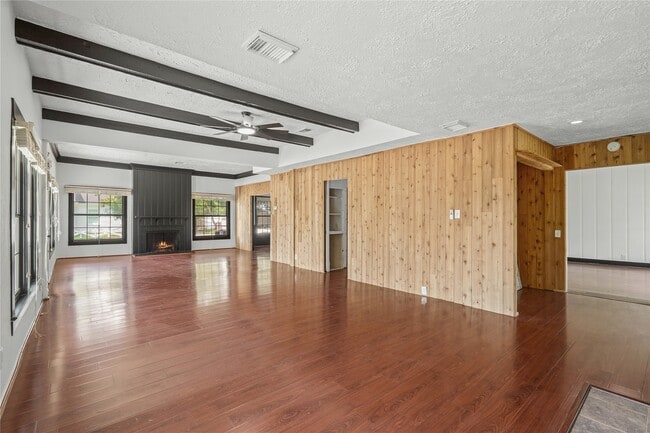 Building Photo - 30318 2nd St