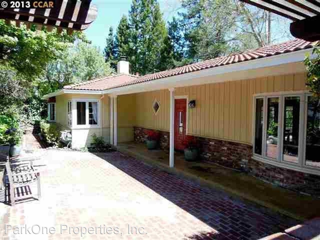 Primary Photo - 4 br, 3 bath House - 22 Valencia Road