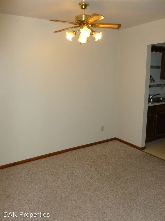 Building Photo - N114W15556-W15556 Sylvan Cir