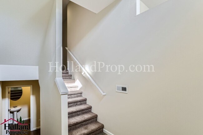 Foto del edificio - Charming Two-Bedroom in Hillsboro, Only 20 minutes away from Nike!