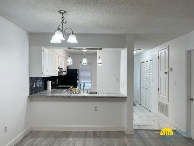 Foto del edificio - Lovely 2 Story end unit Townhouse in Fort Walton!