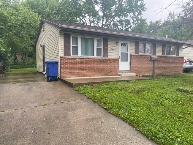 Building Photo - 3 Bedroom 1 Bathroom Ranch House in East C...