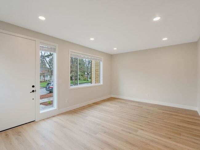 Building Photo - 3bed/2.5 Bath Duplex Unit New Construction in Woodstock Neighborhood