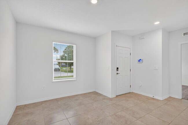 Building Photo - 657 NE Horizon Ln