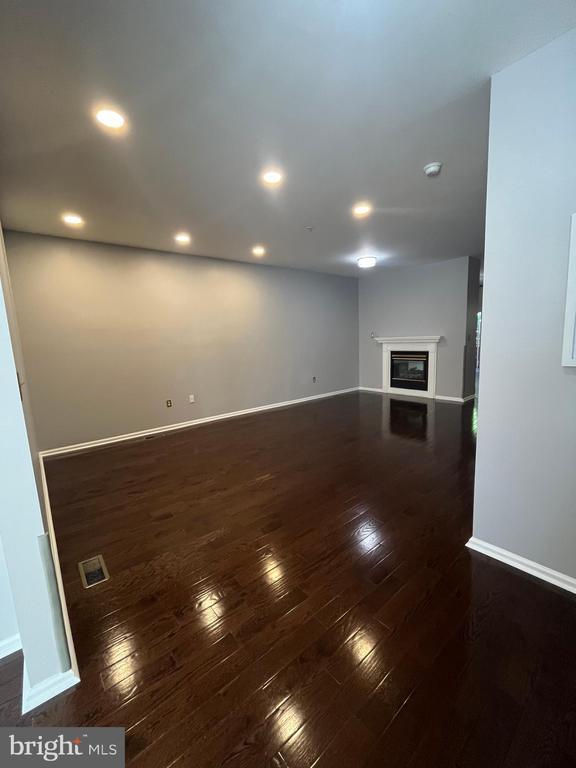 Building Photo - 637 Fawn Cir