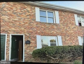 Building Photo - 1111 Allen Dr