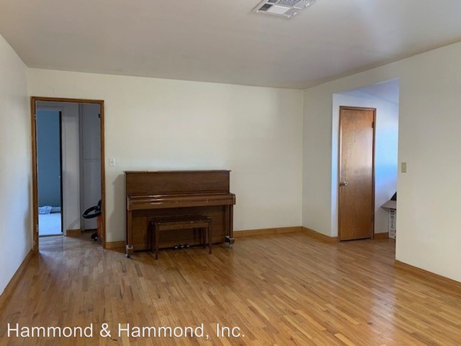 Foto del edificio - 3 br, 3 bath House - 10655 Arleta Ave.