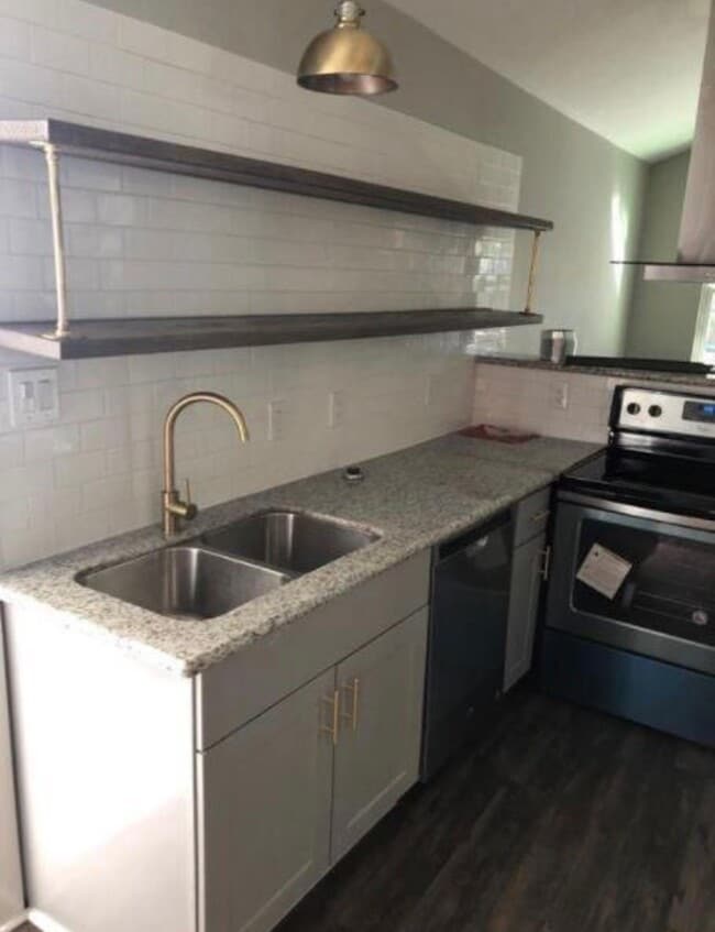 Foto del edificio - 4630 Woodside St